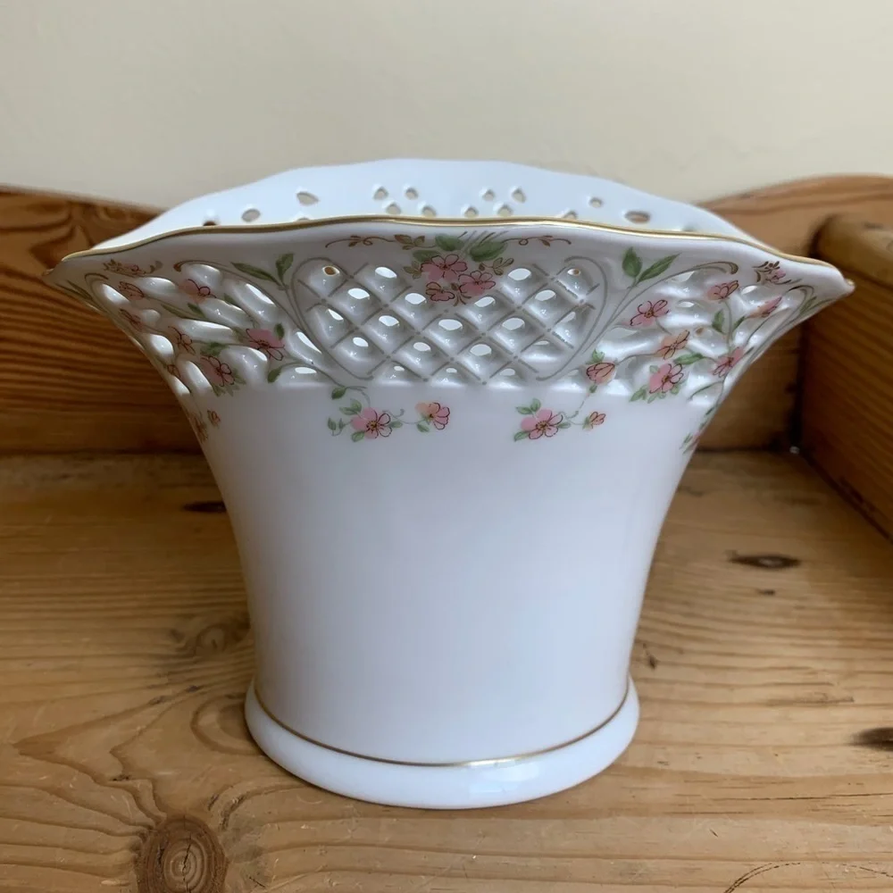 OSCAR DE LA RENTA ENGLISH GARDEN VASE